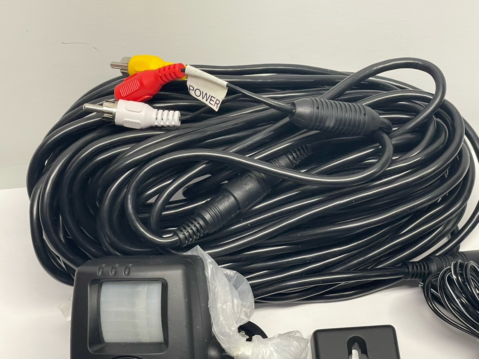 Radio Shack Black & White Surveillance Camera 49-2515 for AV Monitor 65’ Cable
