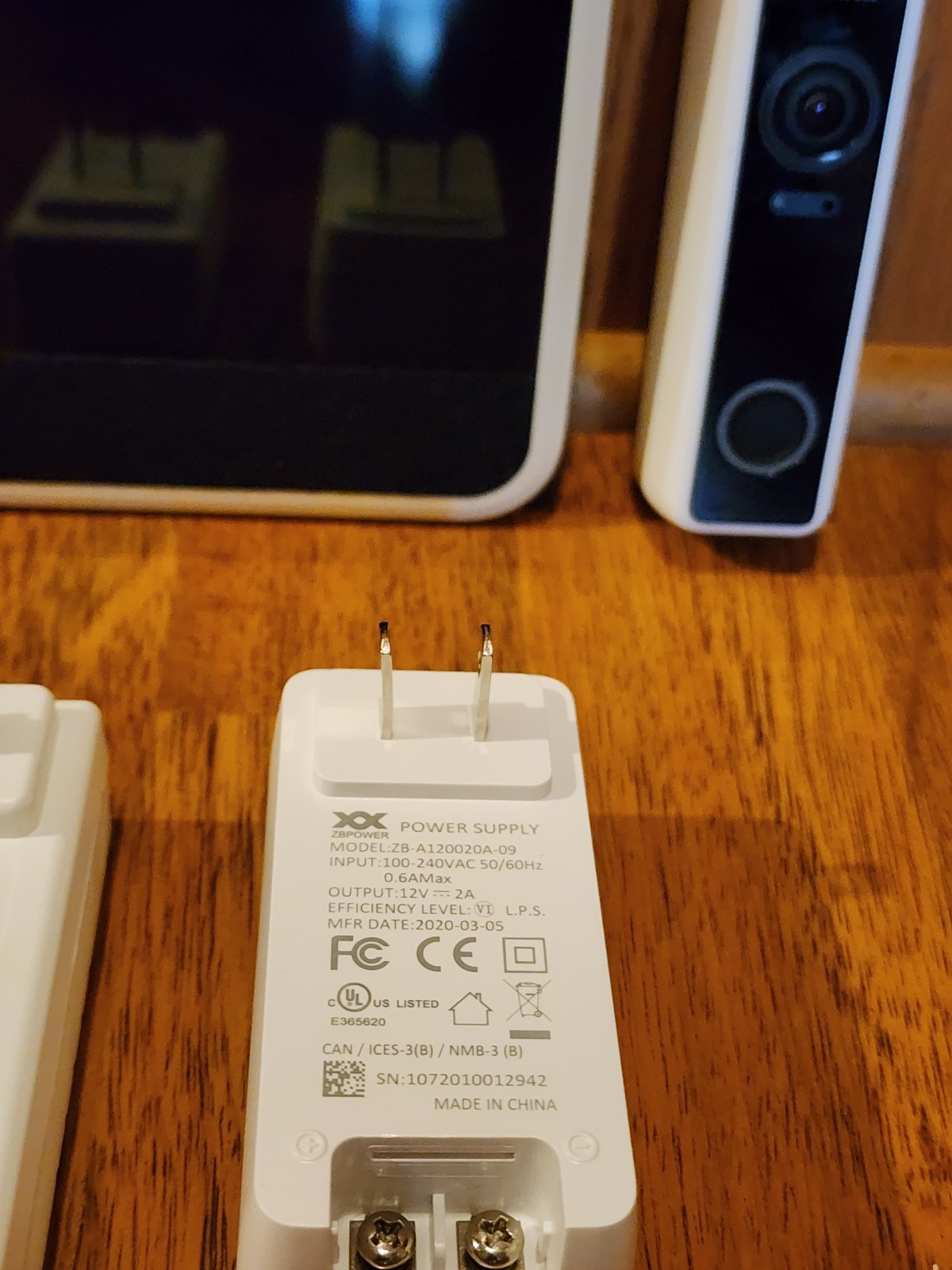 Vivint Smart Home VS-SH2000-C00 And Camera Doorbell With Power Supplies No Cable