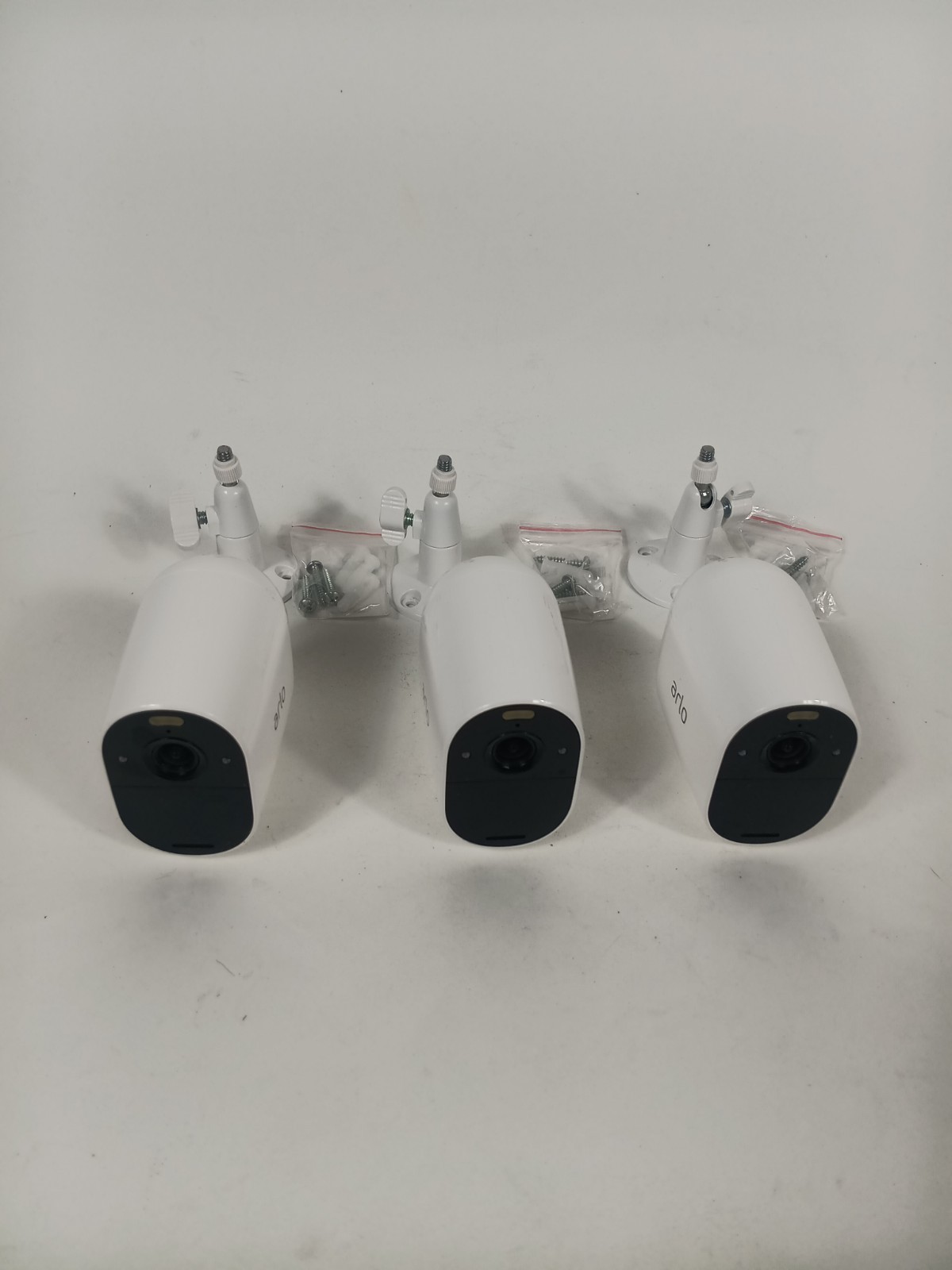 Arlo Essential Security Spotlight Camera Lot of 3 Cameras White VMC2030 + Mounts