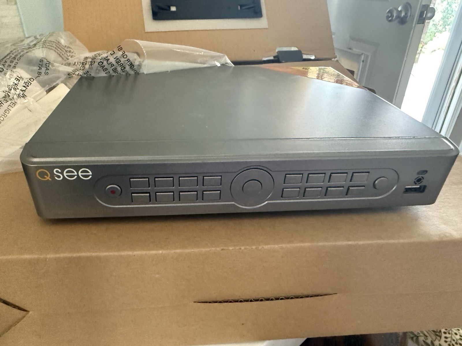 Q-SEE Security Surveillance Security System with DVR. QT5140-4A6-5