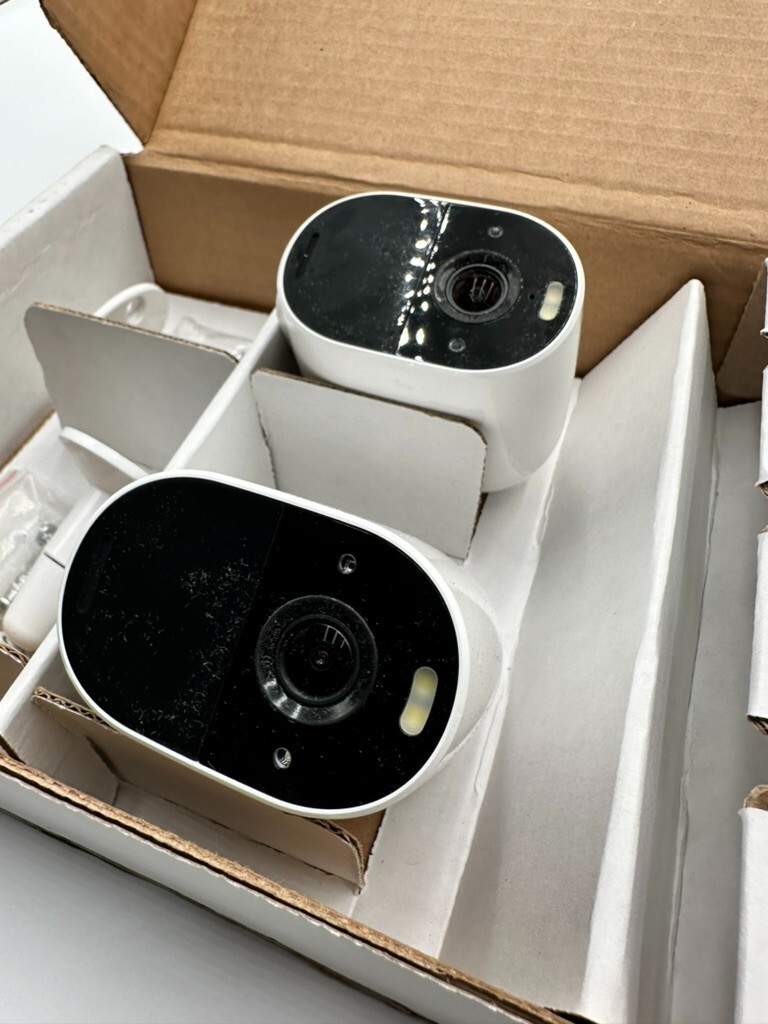Arlo Essential Spotlight Wire-Free Security Camera – 3 Pk 1080p – NOB